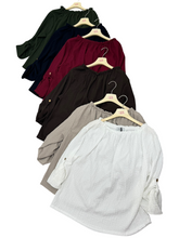 Carica l'immagine nel visualizzatore di Gallery, Camicetta tessuto operato  scollo - abbigliamento - Stilosa
