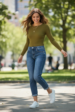 Carica l'immagine nel visualizzatore di Gallery, Jeans MOM FIT blu 7705 - abbigliamento - Stilosa
