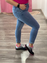 Carica l&#39;immagine nel visualizzatore di Gallery, JEANS CHIARO PUSH UP -  - Stilosa
